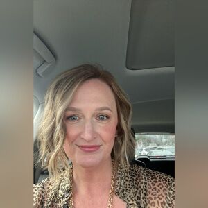 Meet your Posher, Holly